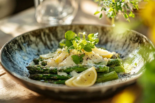Spears di asparagi carbonizzati con scorza di limone e parmigiano