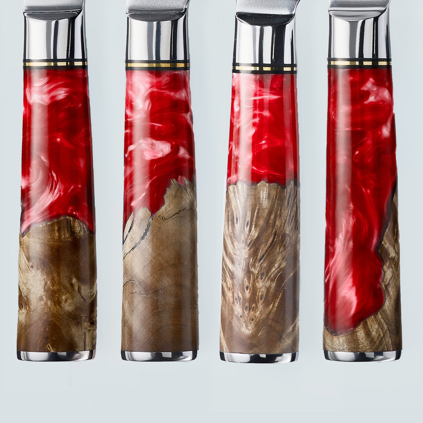 Aiko rosso (あいこ, アイコ) coltello in acciaio damasco con manico in resina rossa colorata