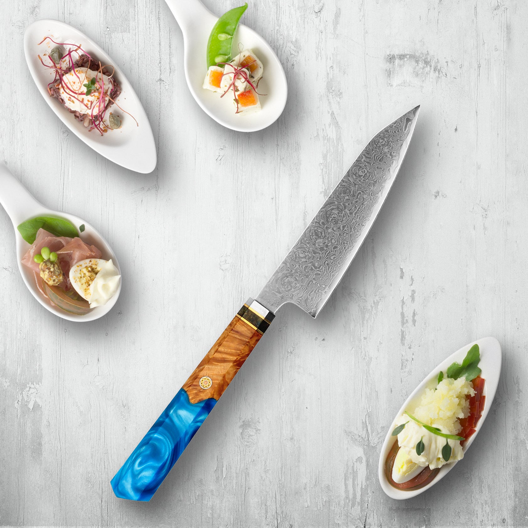Coltelli in acciaio Makito Damasco con maniglia di resina blu colorata
