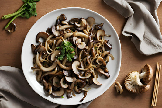 Funghi enoki saltati con aglio e salsa di soia