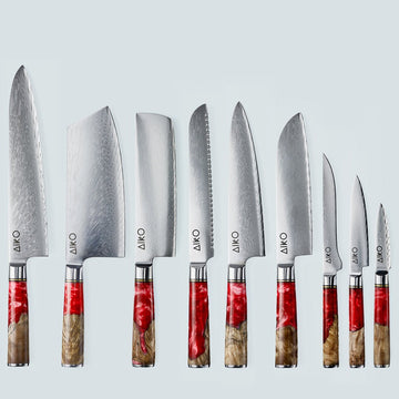 Aiko rosso (あいこ, アイコ) coltello in acciaio damasco con manico in resina rossa colorata