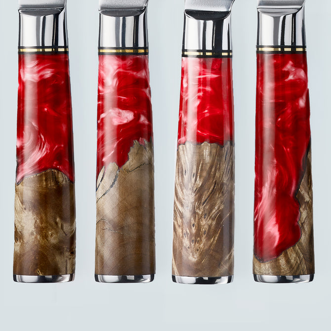 Coltello Aiko in acciaio damasco rosso con manico in resina colorata rossa