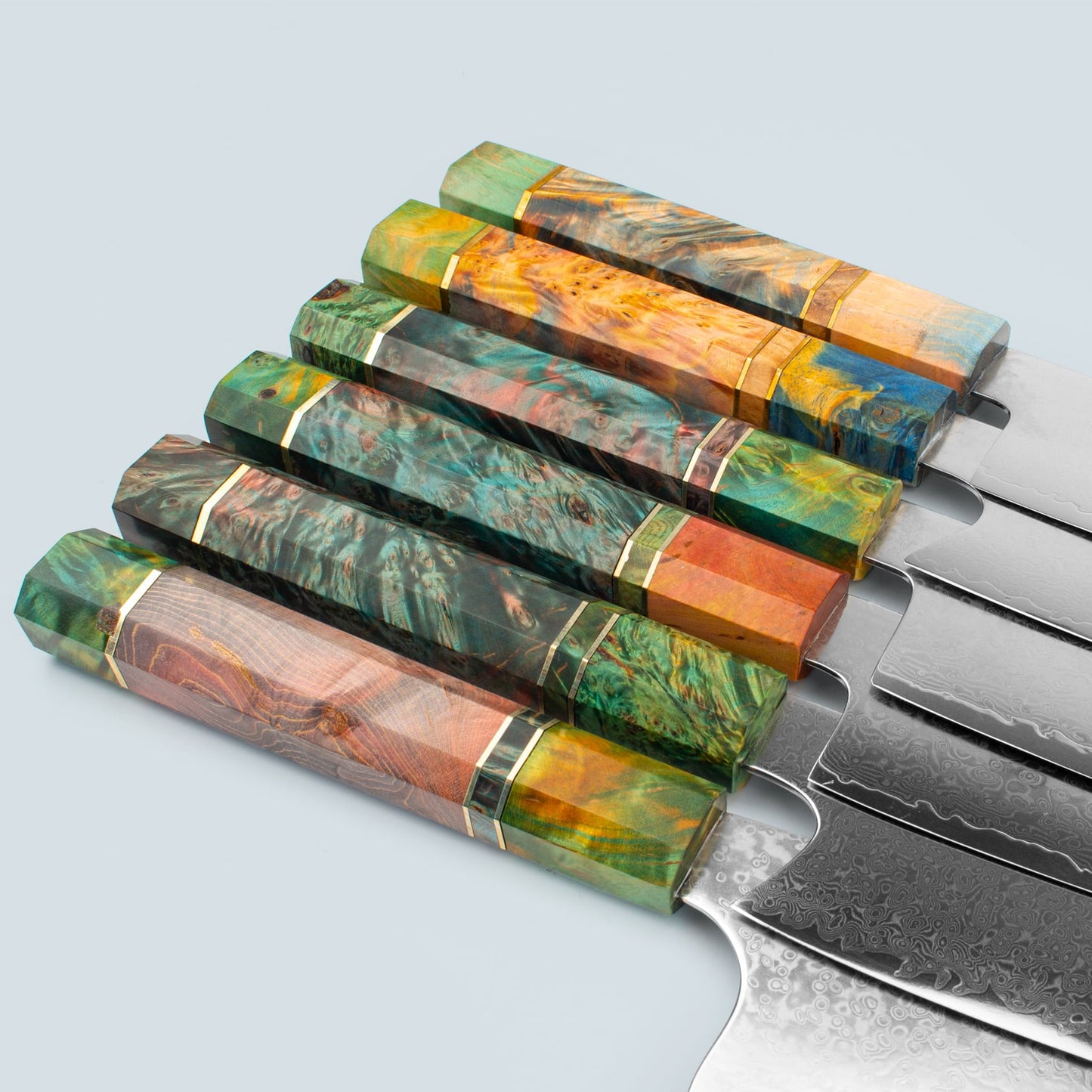 Ichika (いち か) Coltello d'acciaio Damasco con manico ottagonale colorato